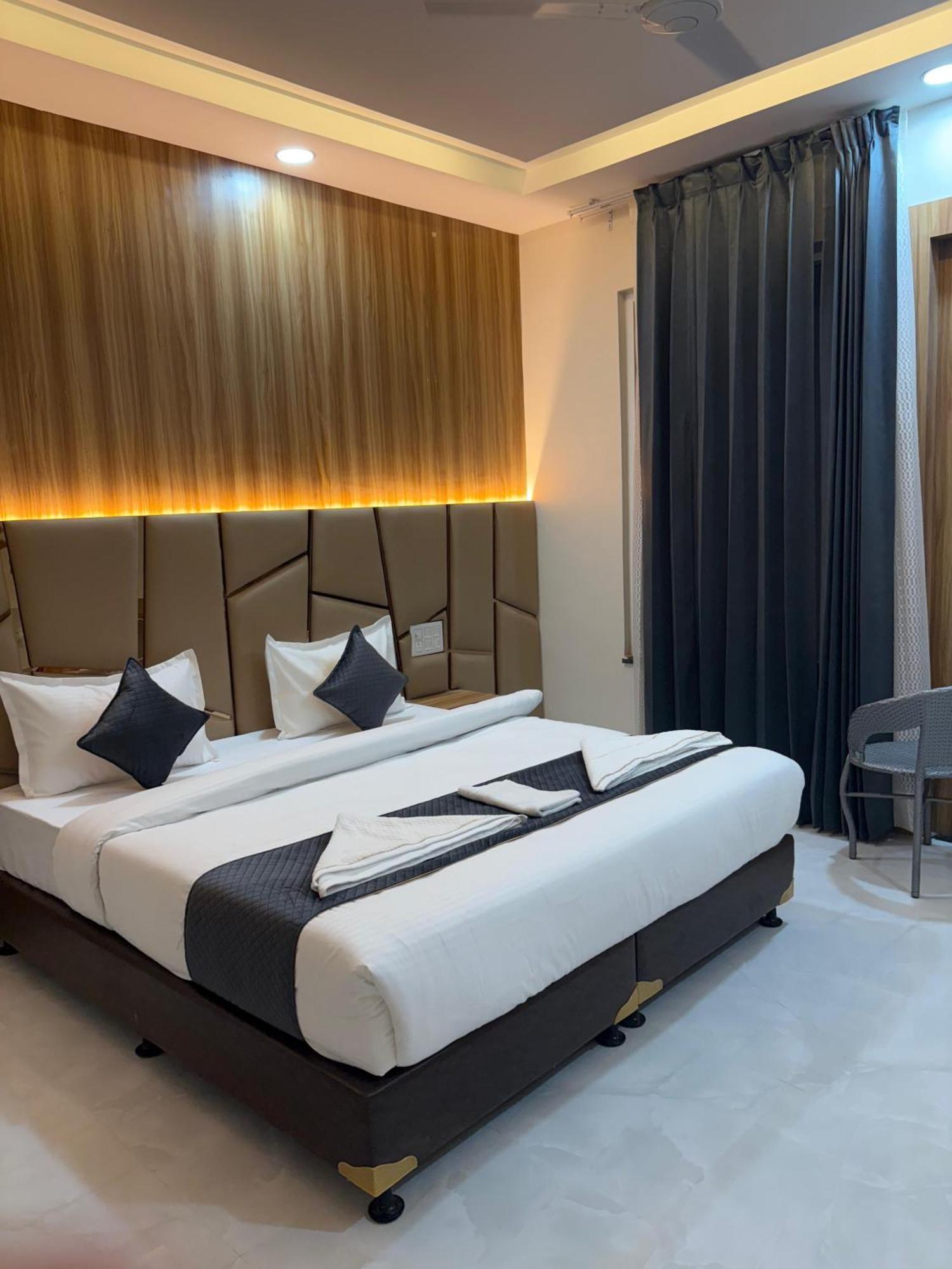 The Janki Hotel Ayodhya Kültér fotó